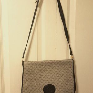 Vintage Gucci crossbody bag.